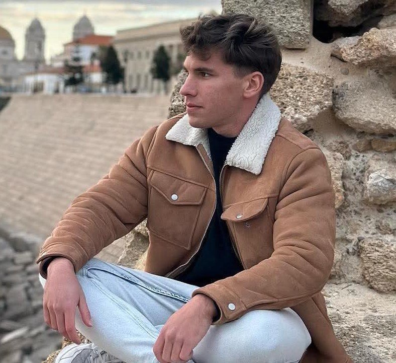 Coming Sooon Média – Bence